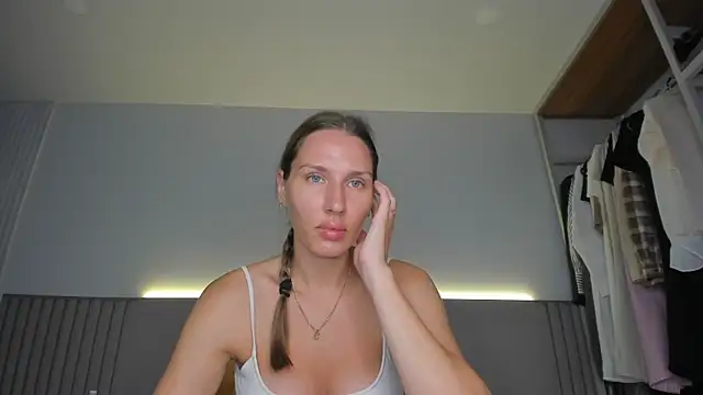 Snapshot of SofiClimbing chatting on 9, 3, 2026 SofiClimbing online show from 9, 3, 2026