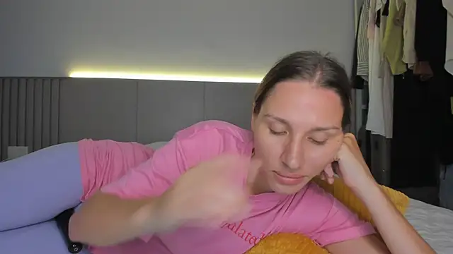 Snapshot of SofiClimbing chatting on 11, 4, 2026 SofiClimbing online show from 11, 4, 2026