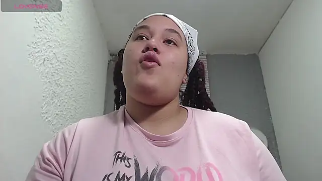 Snapshot of leilasosexy chatting on 6, 7, 2026 leilasosexy online show from 6, 7, 2026