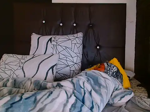 sexybitchh22 online show from 18, 6, 2026