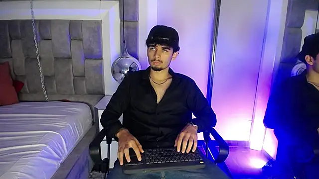 LucasThomson  online show from 23, 6, 2026