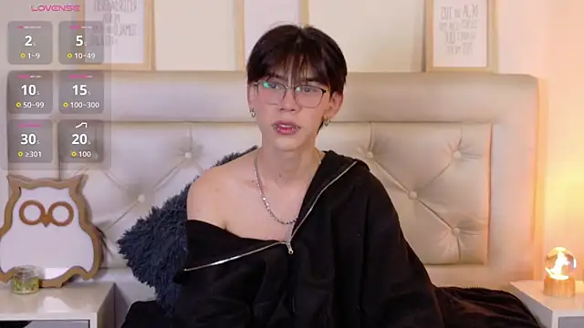 Snapshot of Kim_Adrien chatting on 7, 6, 2026 Kim Adrien online show from 7, 6, 2026