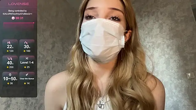 Snapshot of LunaHoke chatting on 5, 6, 2026 LunaHoke online show from 5, 6, 2026