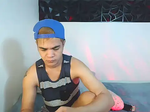 Snapshot of yourmikexxx chatting on 9, 6, 2026 yourmikexxx online show from 9, 6, 2026