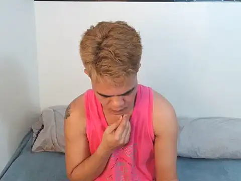 Snapshot of yourmikexxx chatting on 14, 6, 2026 yourmikexxx online show from 14, 6, 2026