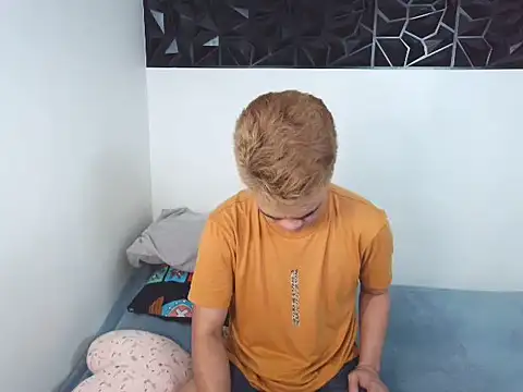 Snapshot of yourmikexxx chatting on 19, 6, 2026 yourmikexxx online show from 19, 6, 2026