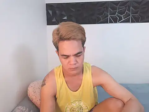 Snapshot of yourmikexxx chatting on 7, 7, 2026 yourmikexxx online show from 7, 7, 2026