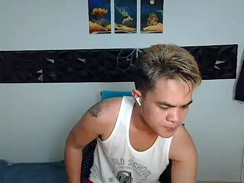 Snapshot of yourmikexxx chatting on 31, 7, 2026 yourmikexxx online show from 31, 7, 2026