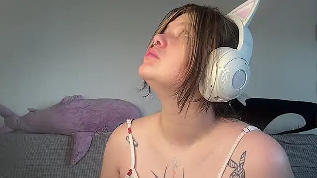 JessLuck online show from 10, 6, 2026