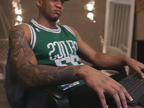 LoganVarela online show from 18, 7, 2026