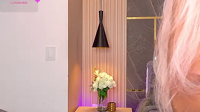 Snapshot of Charlotte-Brandt chatting on 12, 6, 2026 Charlotte-Brandt online show from 12, 6, 2026