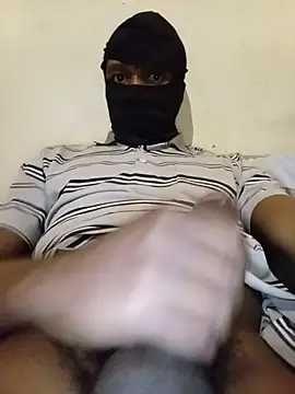 Snapshot of SharmudaBond chatting on 4, 7, 2026 SharmudaBond online show from 4, 7, 2026