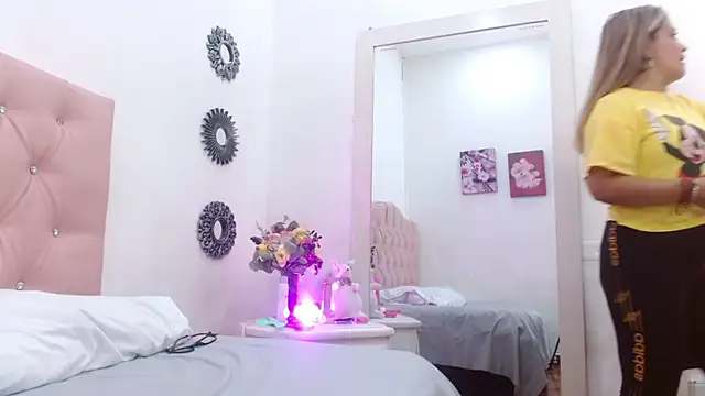  saray rose online show from 4, 7, 2026