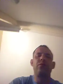 Snapshot of SingingTrunks chatting on 17, 7, 2026 SingingTrunks online show from 17, 7, 2026