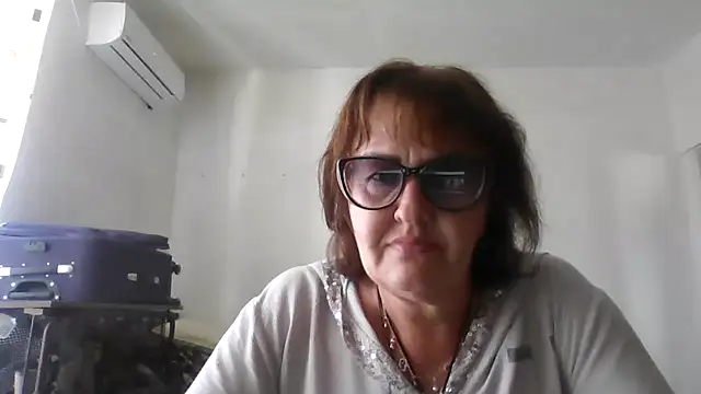 Snapshot of ErikaXShine chatting on 22, 6, 2026 ErikaXShine online show from 22, 6, 2026