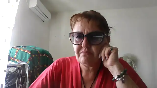 Snapshot of ErikaXShine chatting on 25, 6, 2026 ErikaXShine online show from 25, 6, 2026