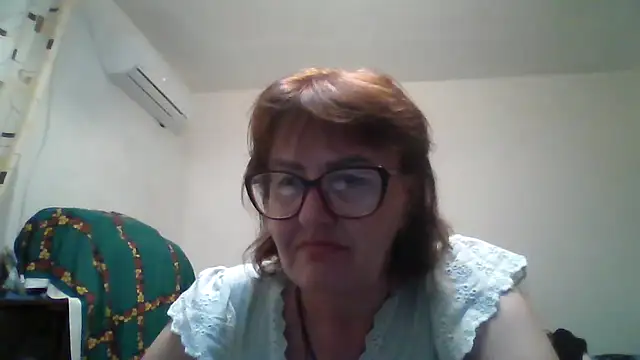 Snapshot of ErikaXShine chatting on 4, 7, 2026 ErikaXShine online show from 4, 7, 2026
