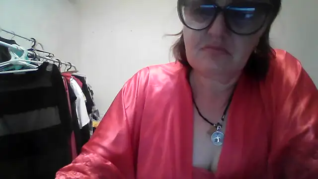 Snapshot of ErikaXShine chatting on 25, 7, 2026 ErikaXShine online show from 25, 7, 2026