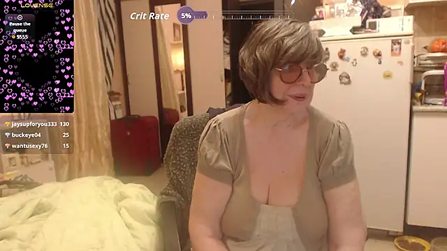 Snapshot of Sharon_Amore chatting on 4, 5, 2026 Sharon Amore online show from 4, 5, 2026