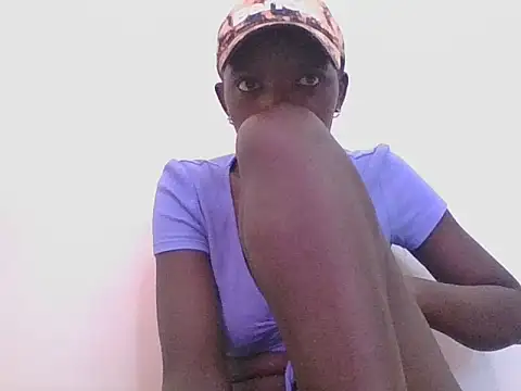 Snapshot of ebonypetite2 chatting on 27, 6, 2026 ebonypetite2 online show from 27, 6, 2026