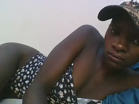Snapshot of ebonypetite2 chatting on 5, 7, 2026 ebonypetite2 online show from 5, 7, 2026