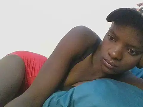 Snapshot of ebonypetite2 chatting on 8, 7, 2026 ebonypetite2 online show from 8, 7, 2026