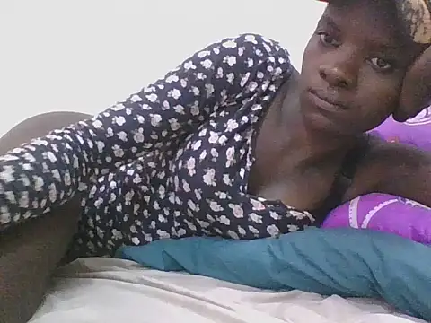Snapshot of ebonypetite2 chatting on 10, 7, 2026 ebonypetite2 online show from 10, 7, 2026