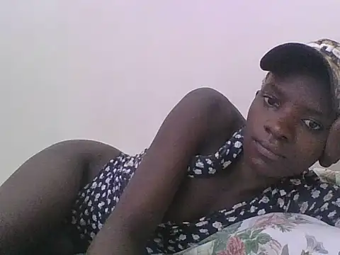 Snapshot of ebonypetite2 chatting on 13, 7, 2026 ebonypetite2 online show from 13, 7, 2026