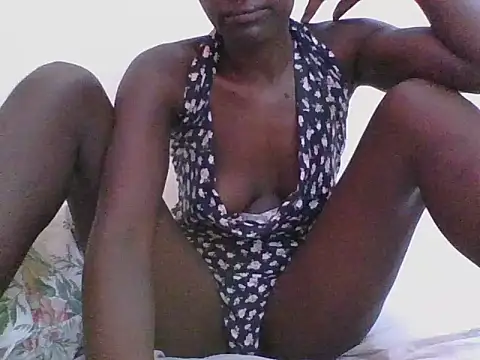 Snapshot of ebonypetite2 chatting on 28, 7, 2026 ebonypetite2 online show from 28, 7, 2026