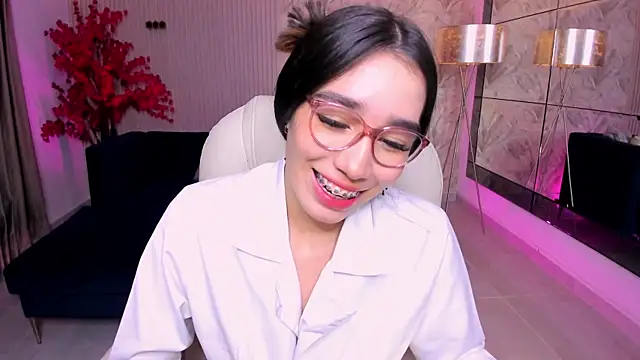 Snapshot of Emma_caarter_ chatting on 8, 7, 2026 Emma caarter online show from 8, 7, 2026