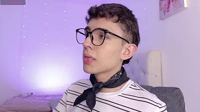 Eithan  wolf online show from 2, 8, 2026