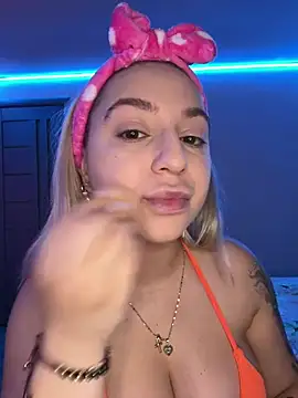 Snapshot of xLexi chatting on 17, 7, 2026 xLexi online show from 17, 7, 2026