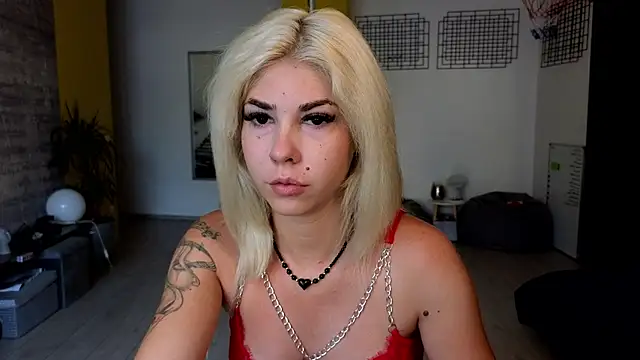 Snapshot of Sarahcamsx chatting on 6, 7, 2026 Sarahcamsx online show from 6, 7, 2026