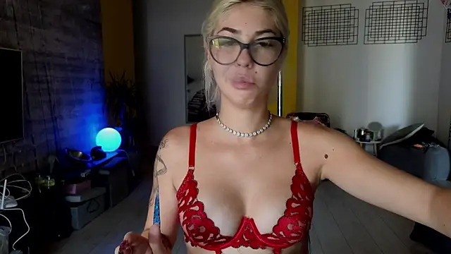 Snapshot of Sarahcamsx chatting on 26, 7, 2026 Sarahcamsx online show from 26, 7, 2026