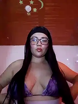 Snapshot of litle_hot chatting on 16, 6, 2026 litle hot online show from 16, 6, 2026