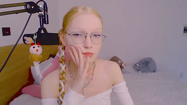 Snapshot of blush chatting on 5, 7, 2026 blush online show from 5, 7, 2026