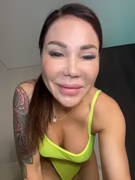 Snapshot of Golden__PollyX chatting on 14, 6, 2026 Golden PollyX online show from 14, 6, 2026