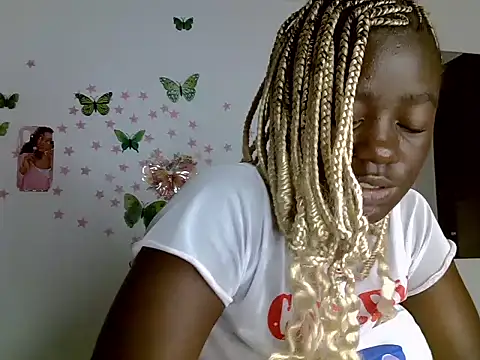 Snapshot of petiteebony254 chatting on 15, 6, 2026 petiteebony254 online show from 15, 6, 2026