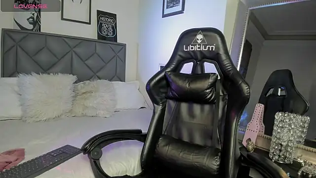 Cattleya Love online show from 14, 6, 2026