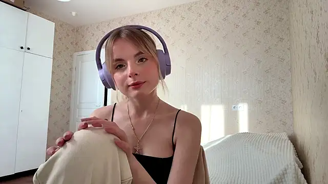 TeodoraBinney online show from 30, 6, 2026