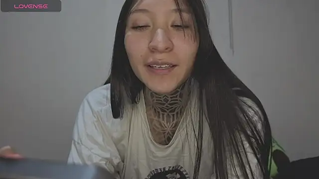 isasaenz  online show from 2, 8, 2026