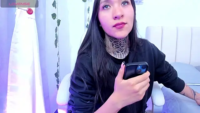 isasaenz  online show from 6, 8, 2026