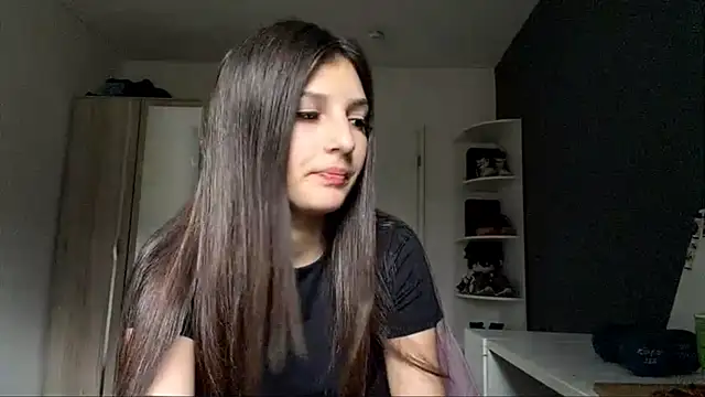 Snapshot of SpanishRooter chatting on 8, 7, 2026 SpanishRooter online show from 8, 7, 2026