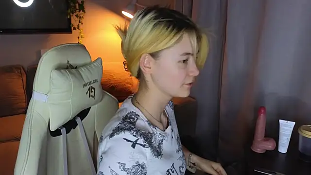 Emily Miu online show from 25, 7, 2026