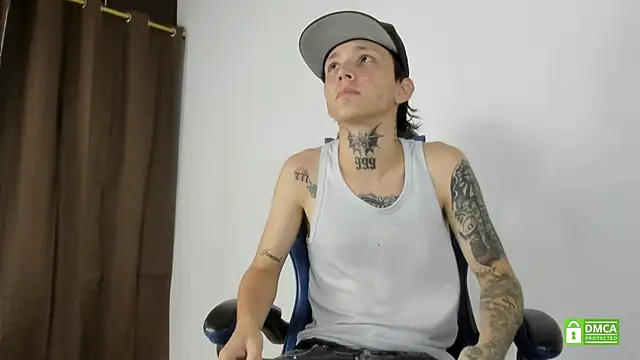 Snapshot of Nick_TattooedGuy chatting on 19, 6, 2026 Nick TattooedGuy online show from 19, 6, 2026