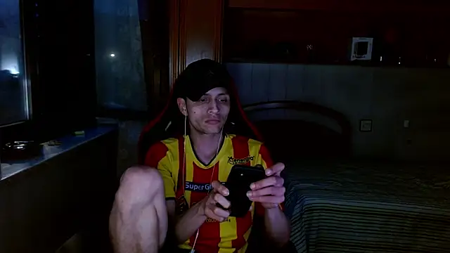 Snapshot of latino_with_hard_cock chatting on 17, 6, 2026 latino with hard cock online show from 17, 6, 2026