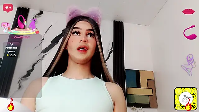 Snapshot of Valeria_Gimon chatting on 4, 7, 2026 Valeria Gimon online show from 4, 7, 2026