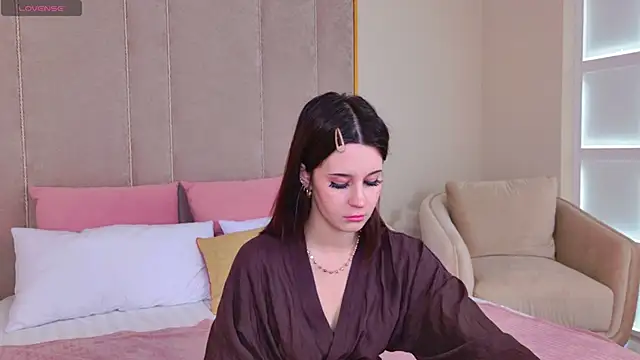 SelenaAlmond online show from 20, 6, 2026