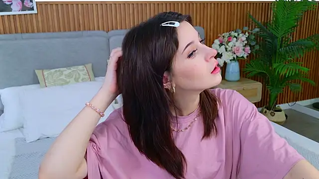 SelenaAlmond online show from 25, 6, 2026