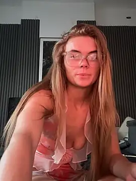 TaliaWhiteX online show from 25, 6, 2026